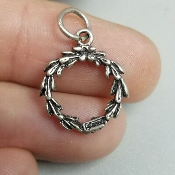 Vintage Sterling Silver Tiny Wreath Charm Pendant, Winter Holiday Christmas - Picture 1 of 9